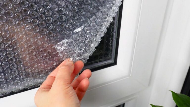 Dieser einfache Trick hält deine Fenster warm und senkt die Heizkosten um die Hälfte…