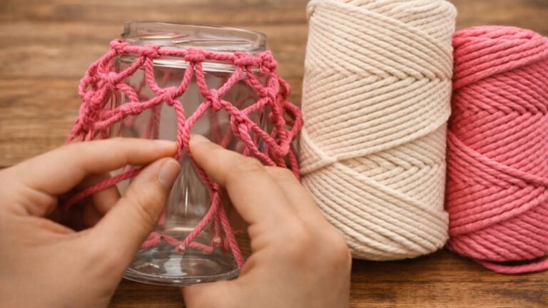 Dieser einfache Trick verwandelt alte Gläser in bezaubernde Deko für dein Zuhause…